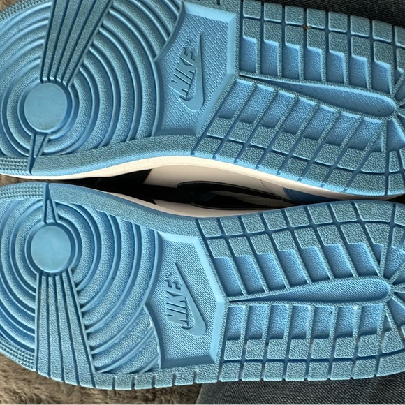 Nike Air Jordan 1 Retro High OG UNC - Picture 5 of 10